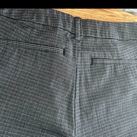 Lee Relaxed Fit, Straight Leg, Mid Rise Pant, Wrinkle Resistant Size 14 Medium - Picture 6 of 9